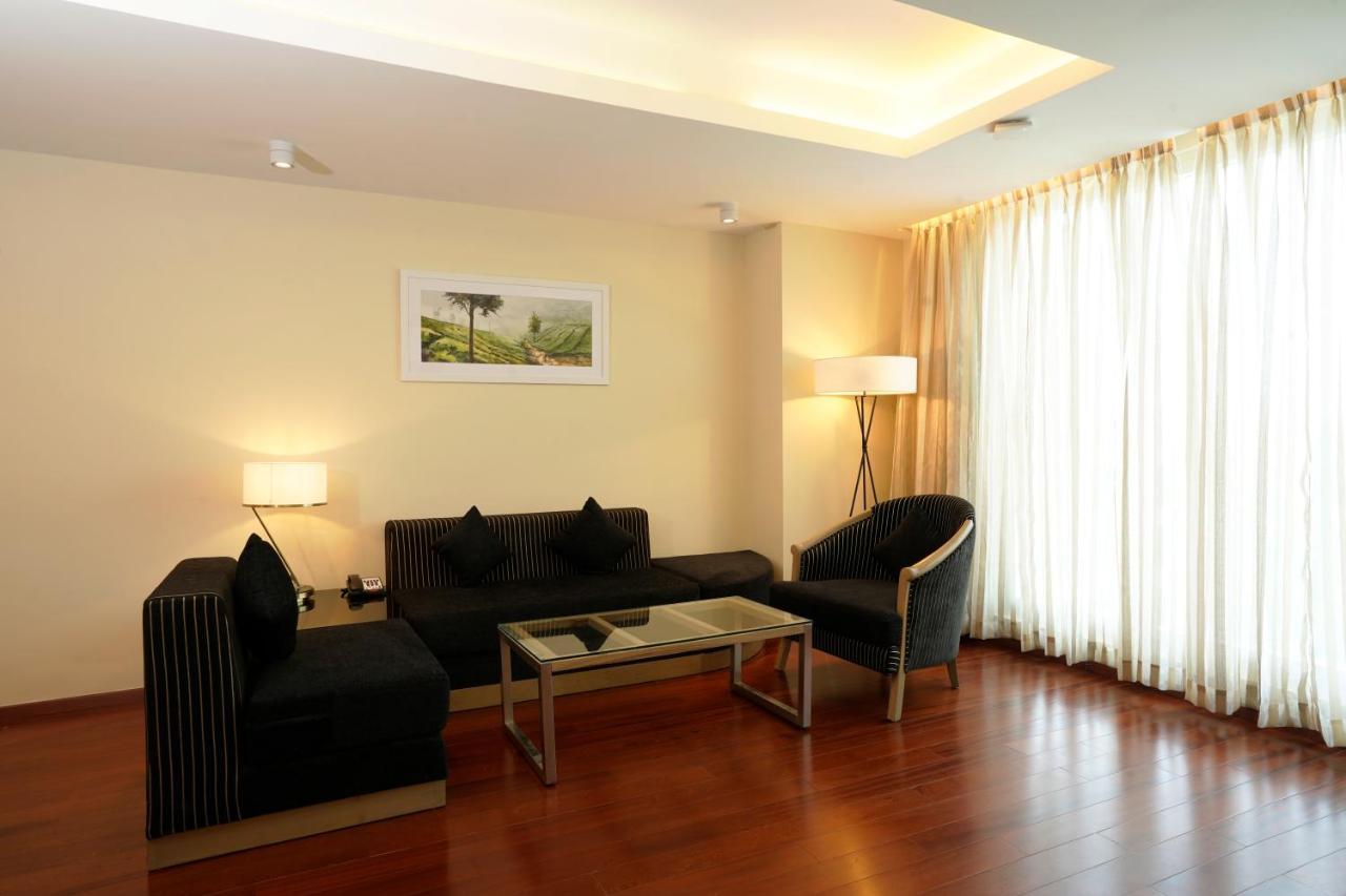 O By Tamara, Trivandrum Thiruvananthapuram Bagian luar foto A living room
